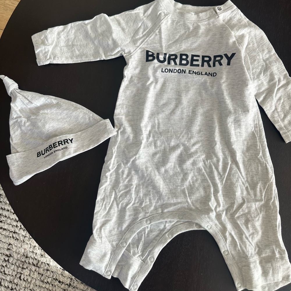 Burberry 2 piece set Baby